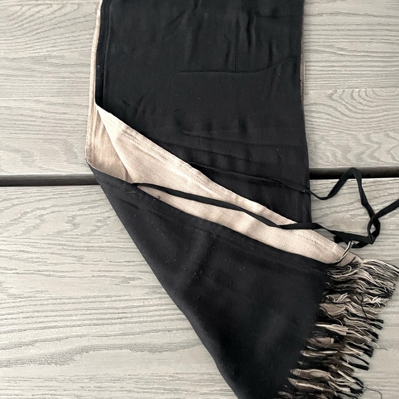 BCBGMaxAzria Accessories - BCBG black / Camel Wool Wrap Scarf